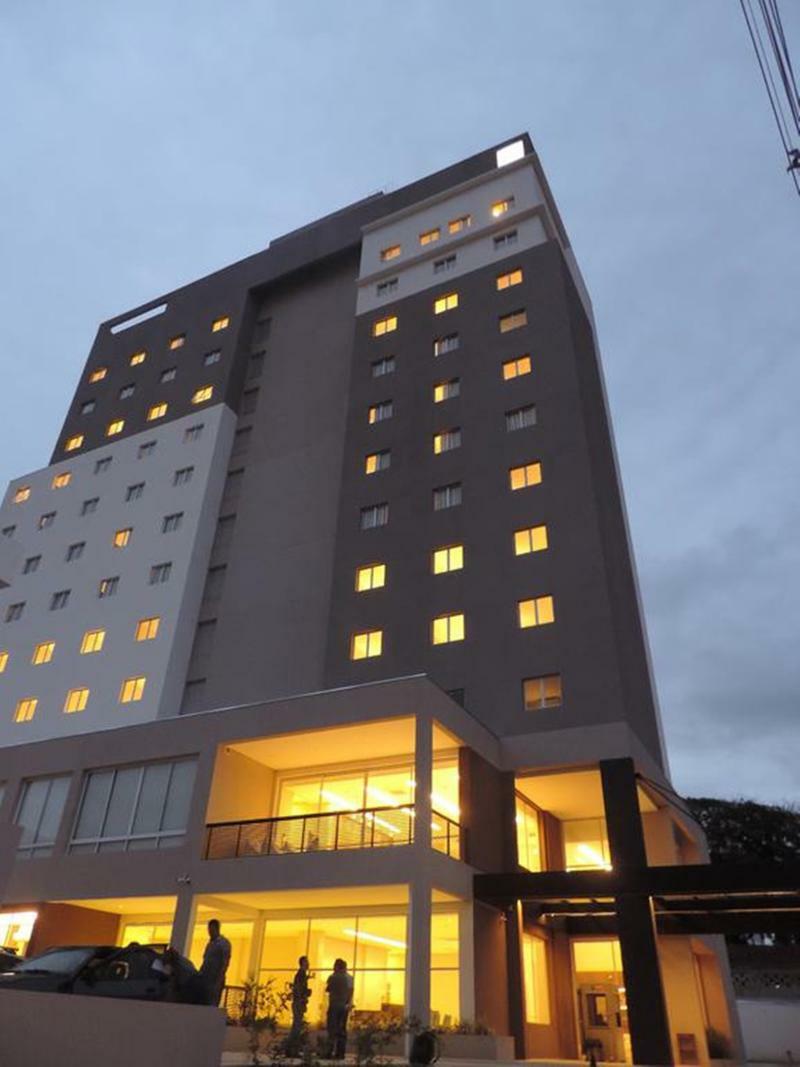 Summit Suites Hotel Pindamonhangaba Esterno foto